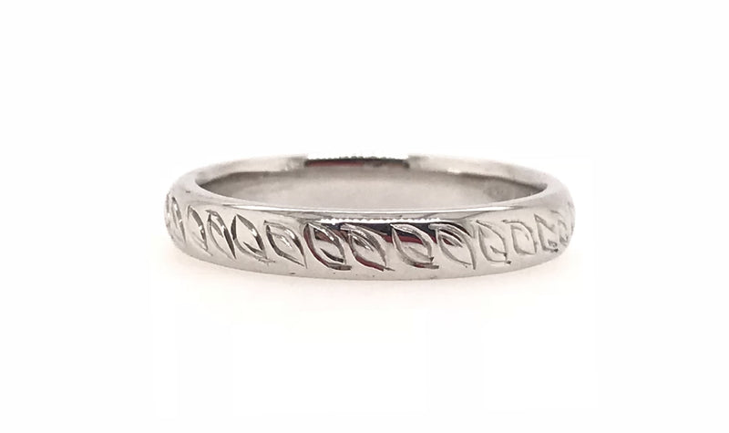 18CT WEDDER WHITE GOLD HAND CRAFTED FEATURING HAND ENGRAVING ALL THE WAY AROUND 3.2MM WIDE 